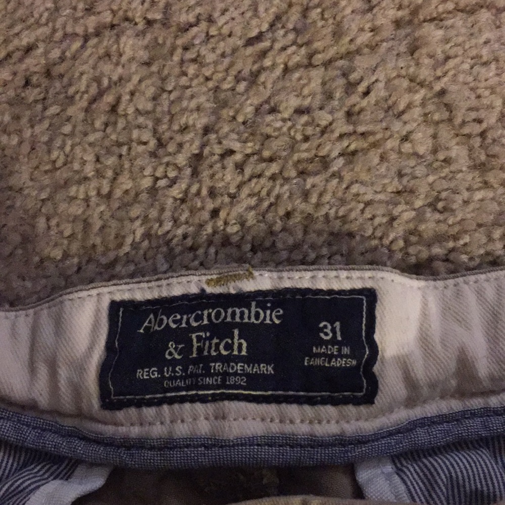 Khaki shorts - Picture 2 of 2